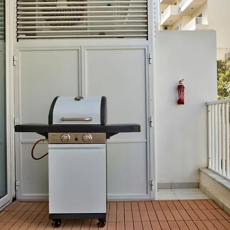 Malta's Stylish In شقة